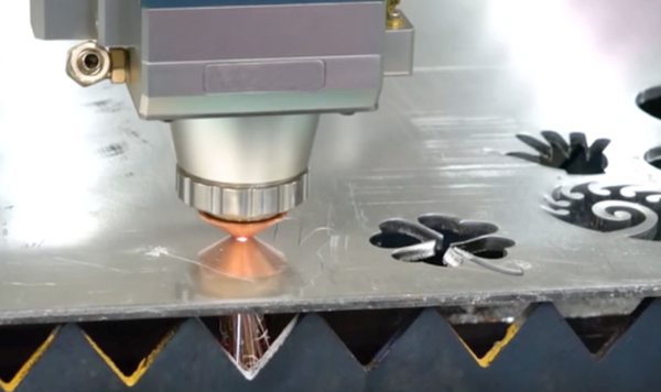 �����и��